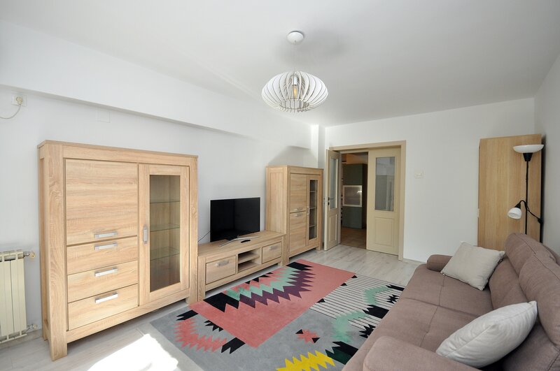 Unirii, Camera de Comert, pasaj Marasesti, inchiriere apartament 2 camere.
