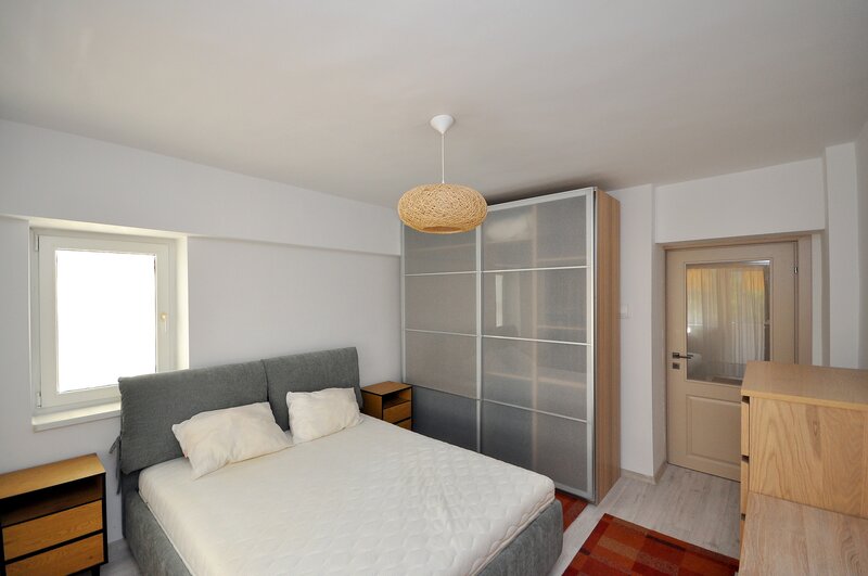 Unirii, Camera de Comert, pasaj Marasesti, inchiriere apartament 2 camere.