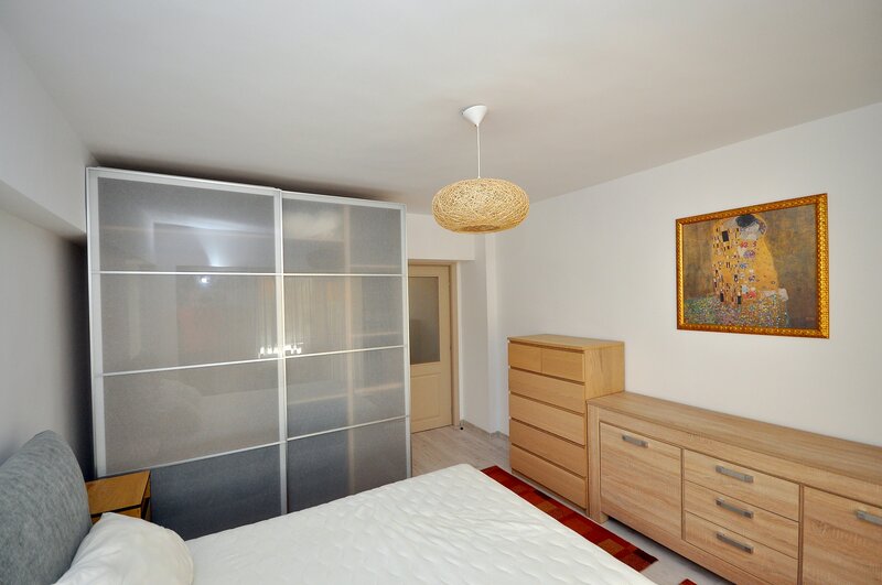 Unirii, Camera de Comert, pasaj Marasesti, inchiriere apartament 2 camere.